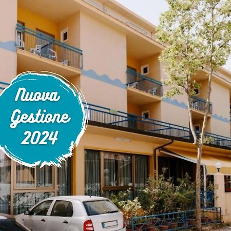 Hotel Edward Белариа-Игеа Марина Екстериор снимка