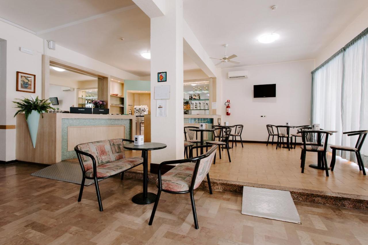 Hotel Edward Белариа-Игеа Марина Екстериор снимка
