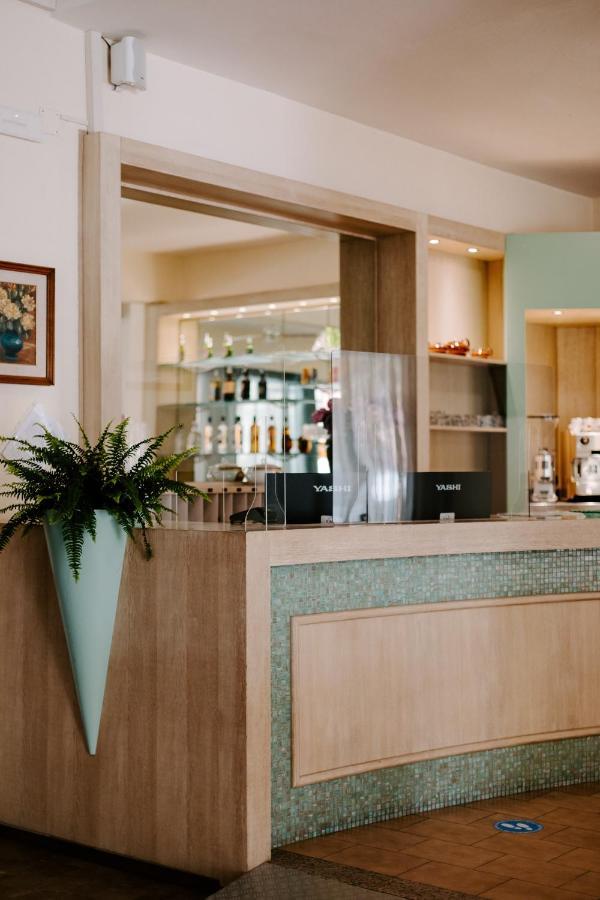 Hotel Edward Белариа-Игеа Марина Екстериор снимка