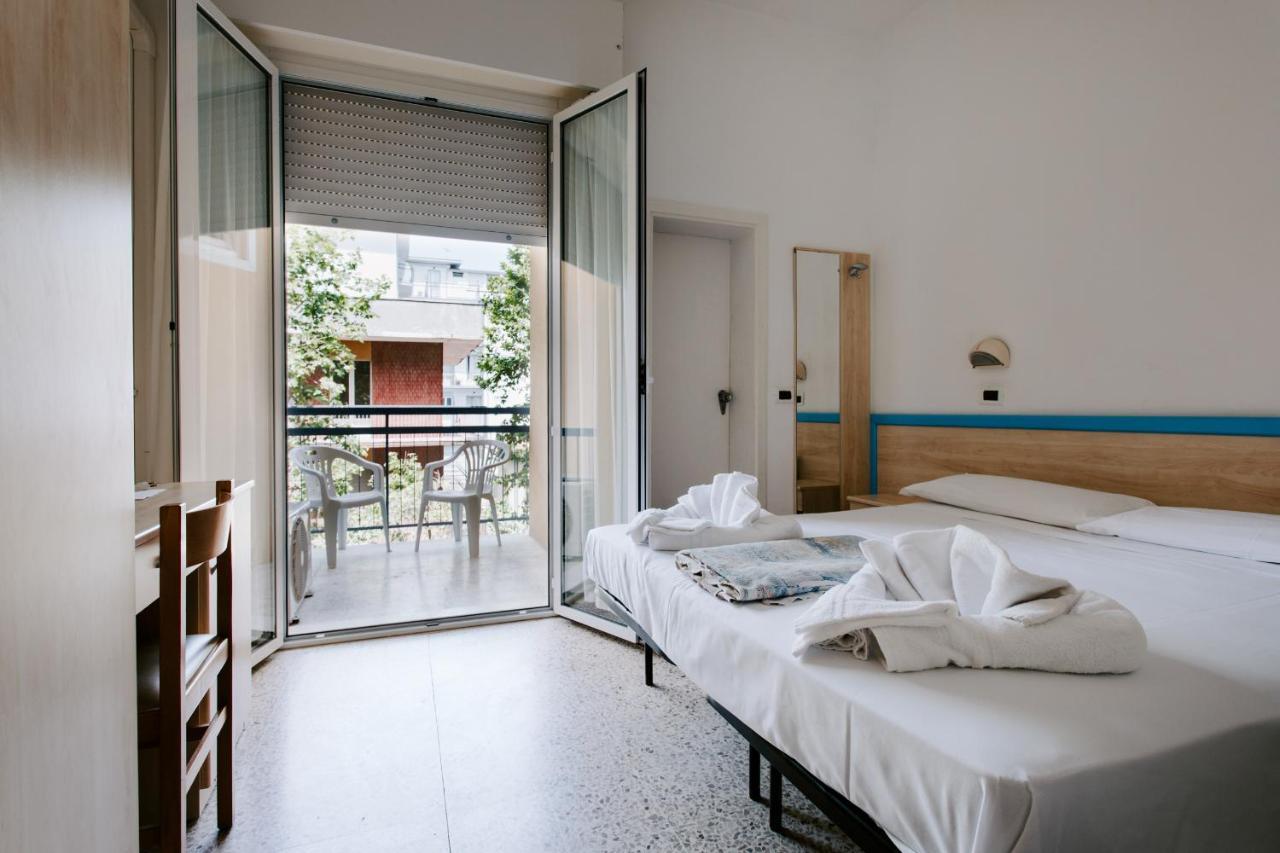 Hotel Edward Белариа-Игеа Марина Екстериор снимка