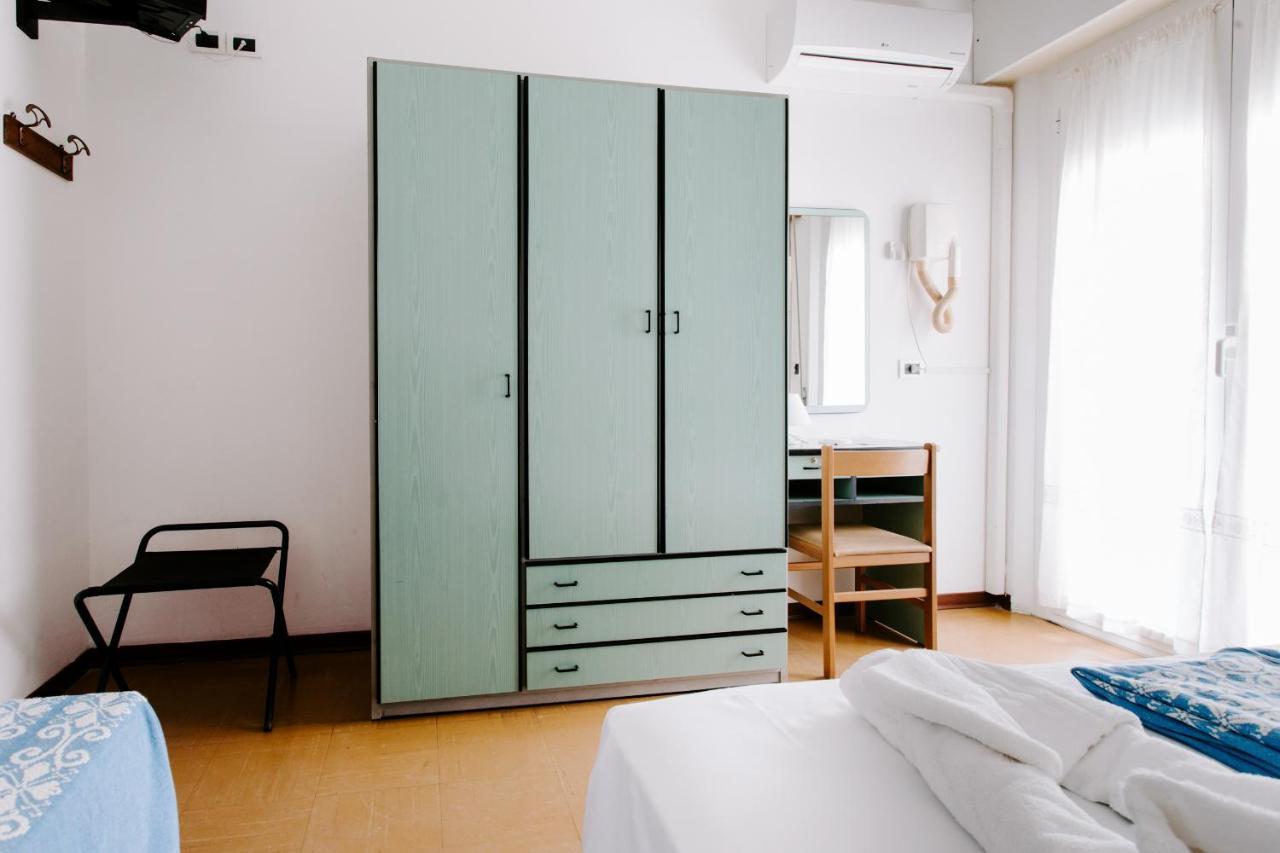 Hotel Edward Белариа-Игеа Марина Екстериор снимка