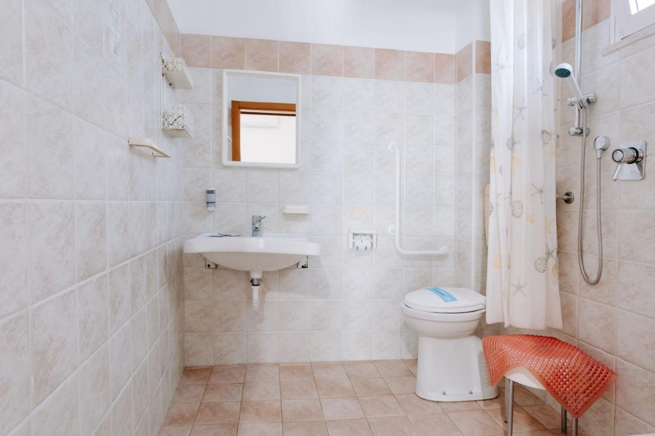 Hotel Edward Белариа-Игеа Марина Екстериор снимка
