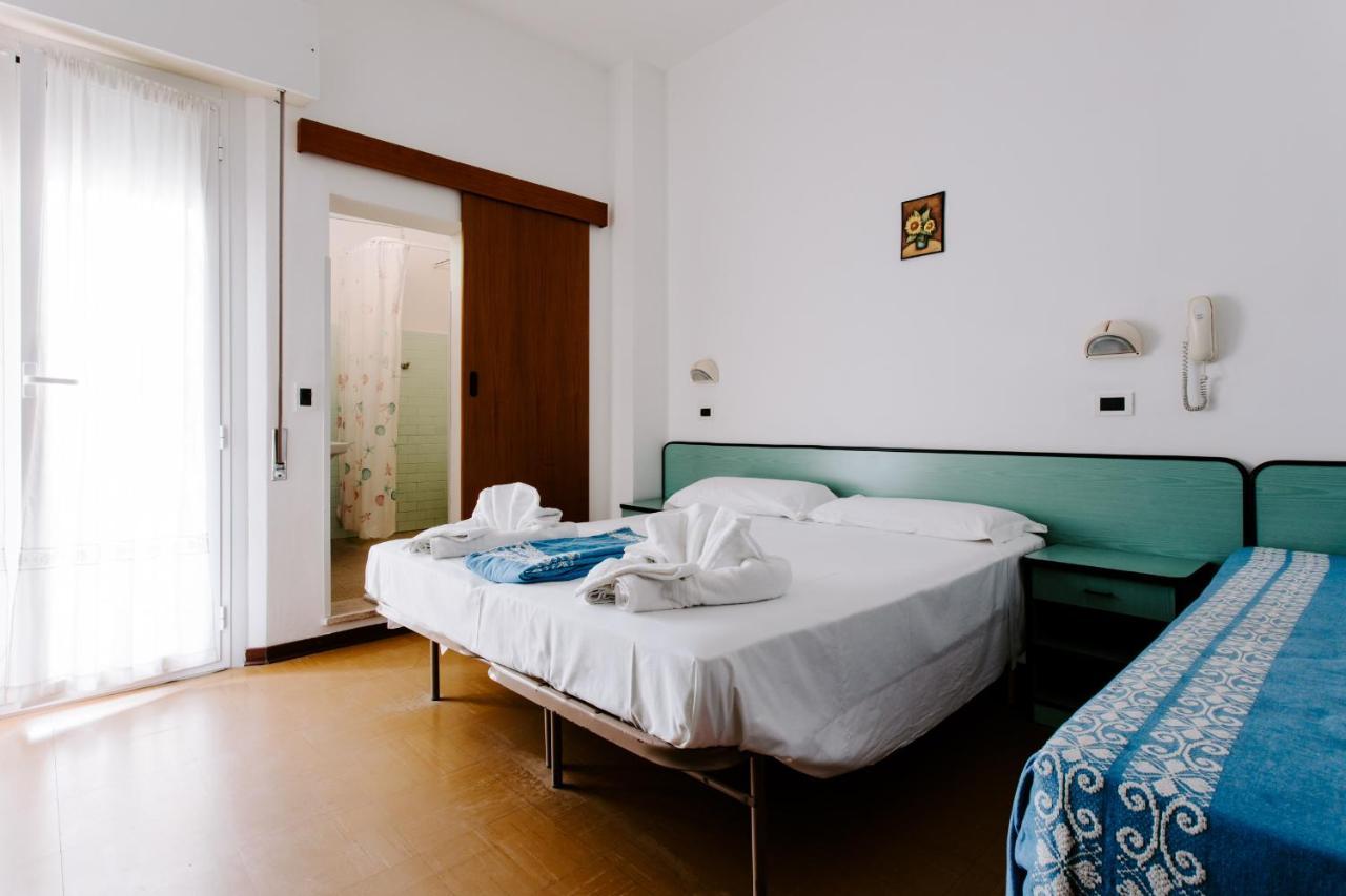 Hotel Edward Белариа-Игеа Марина Екстериор снимка
