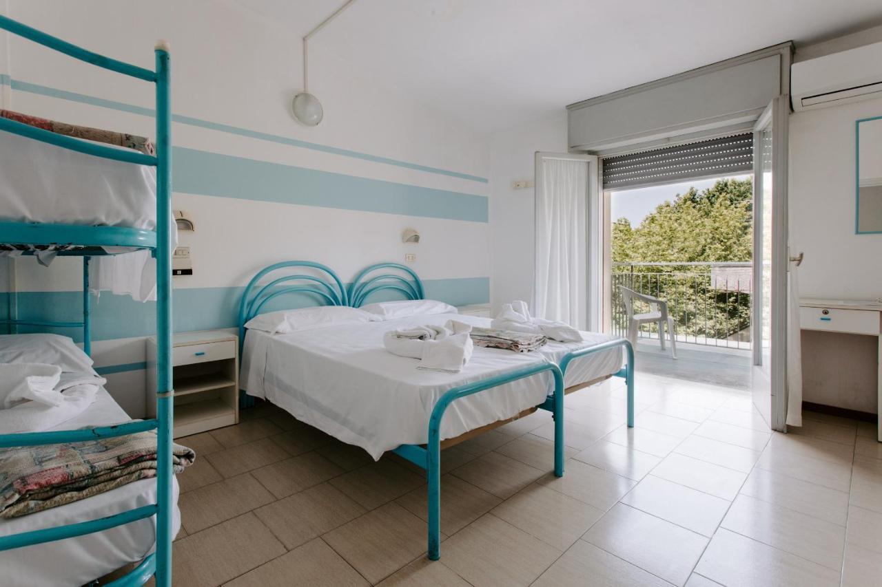 Hotel Edward Белариа-Игеа Марина Екстериор снимка