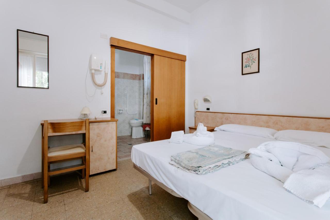 Hotel Edward Белариа-Игеа Марина Екстериор снимка