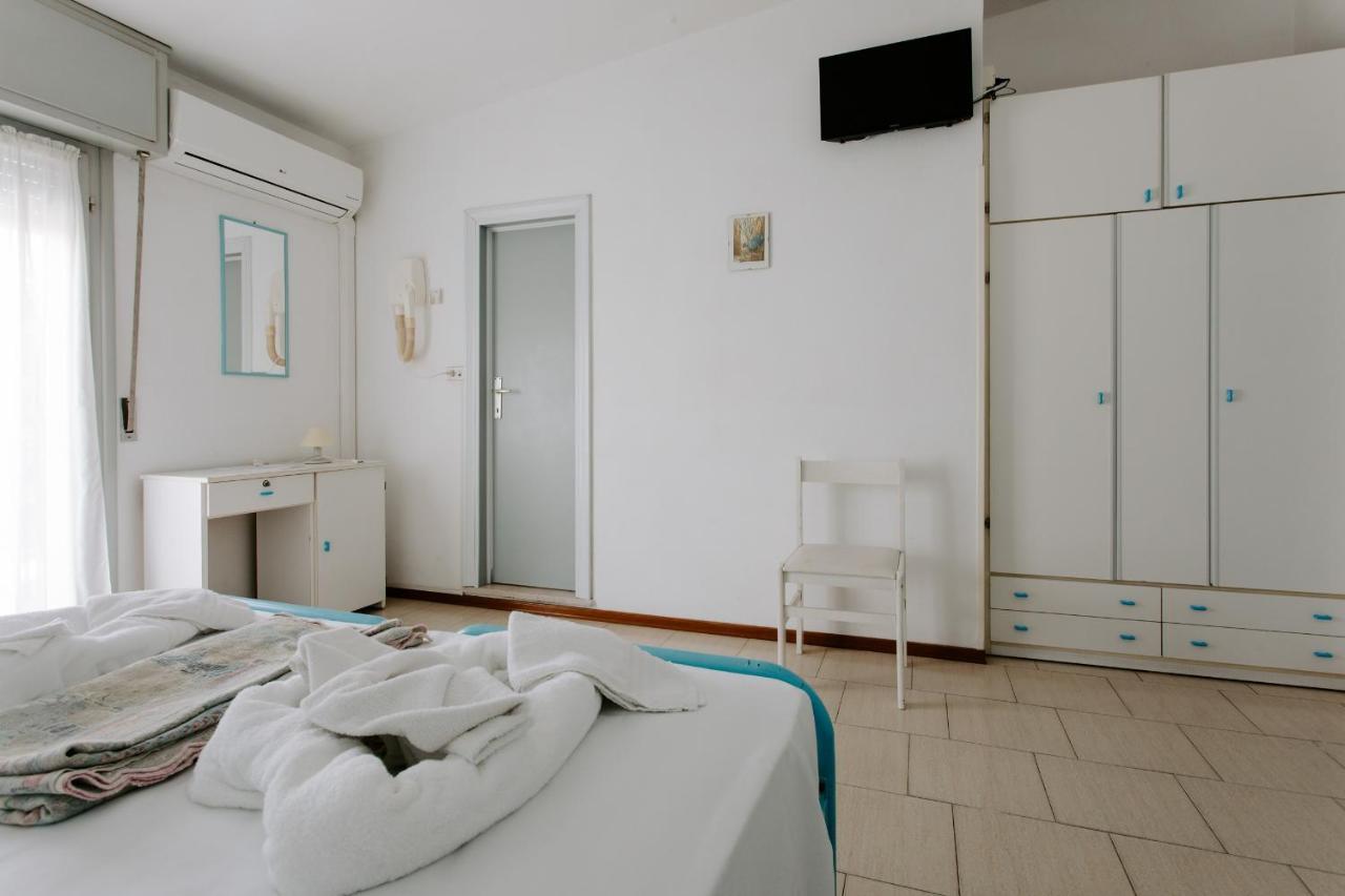 Hotel Edward Белариа-Игеа Марина Екстериор снимка