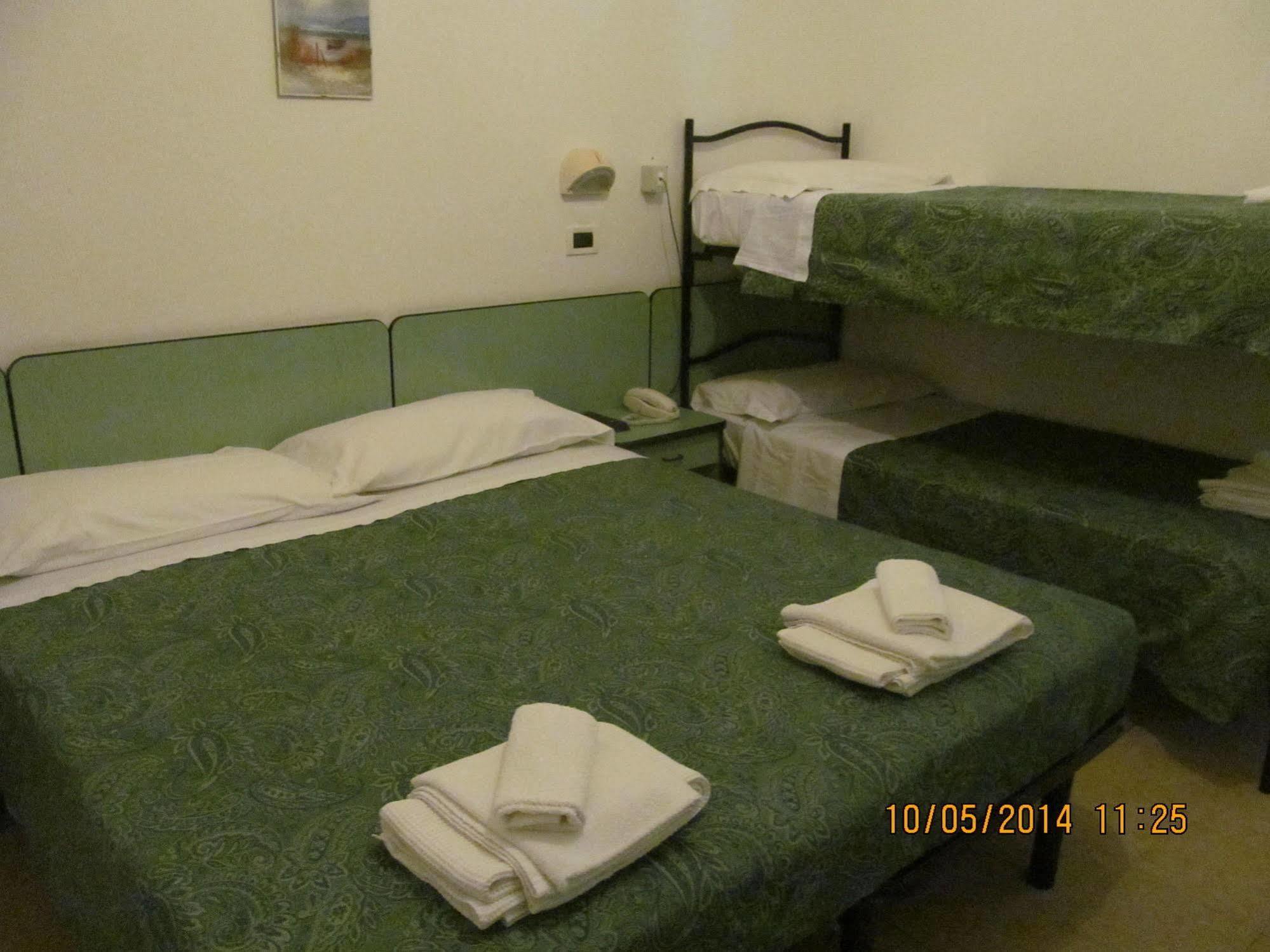 Hotel Edward Белариа-Игеа Марина Екстериор снимка