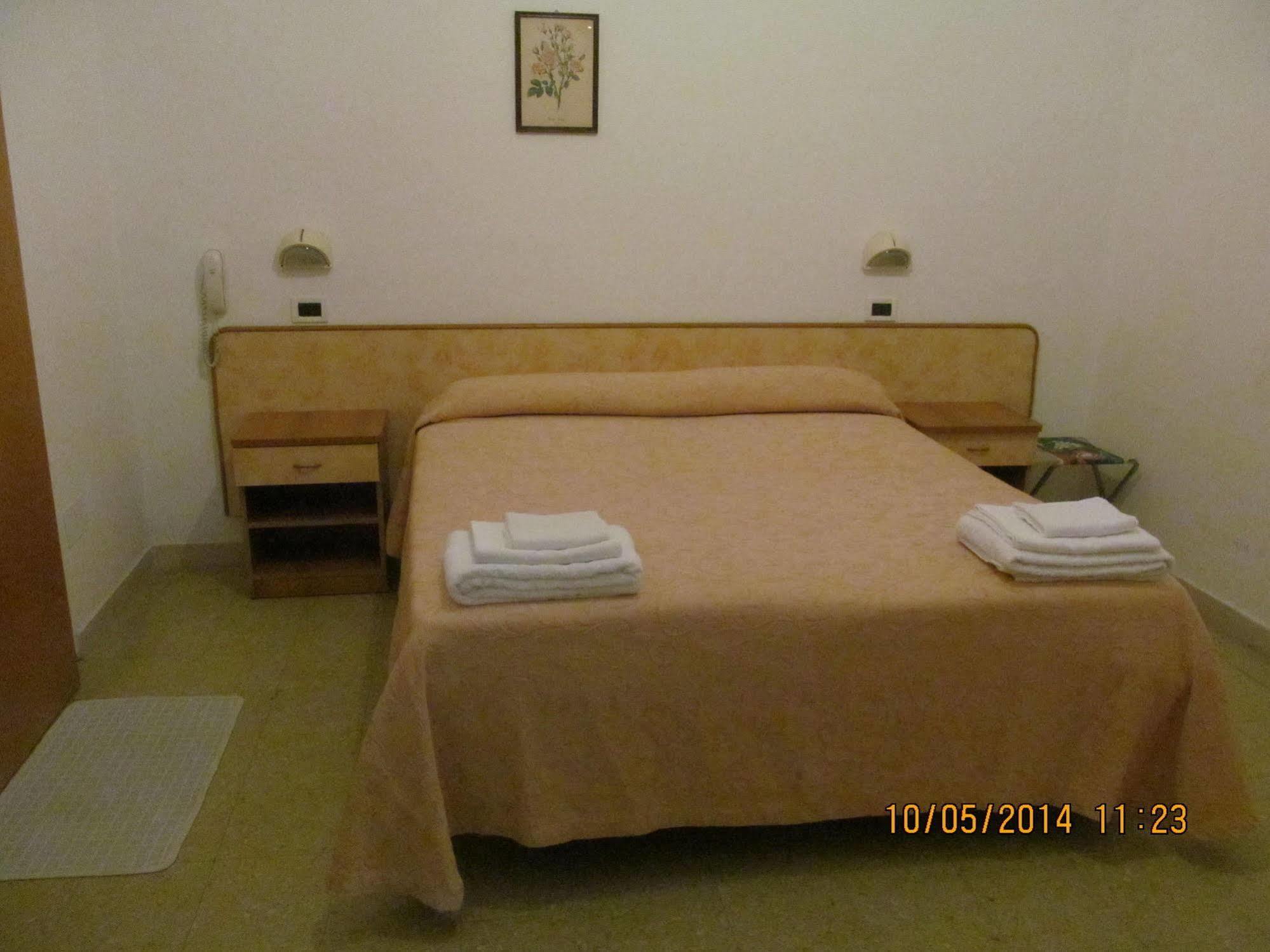 Hotel Edward Белариа-Игеа Марина Екстериор снимка