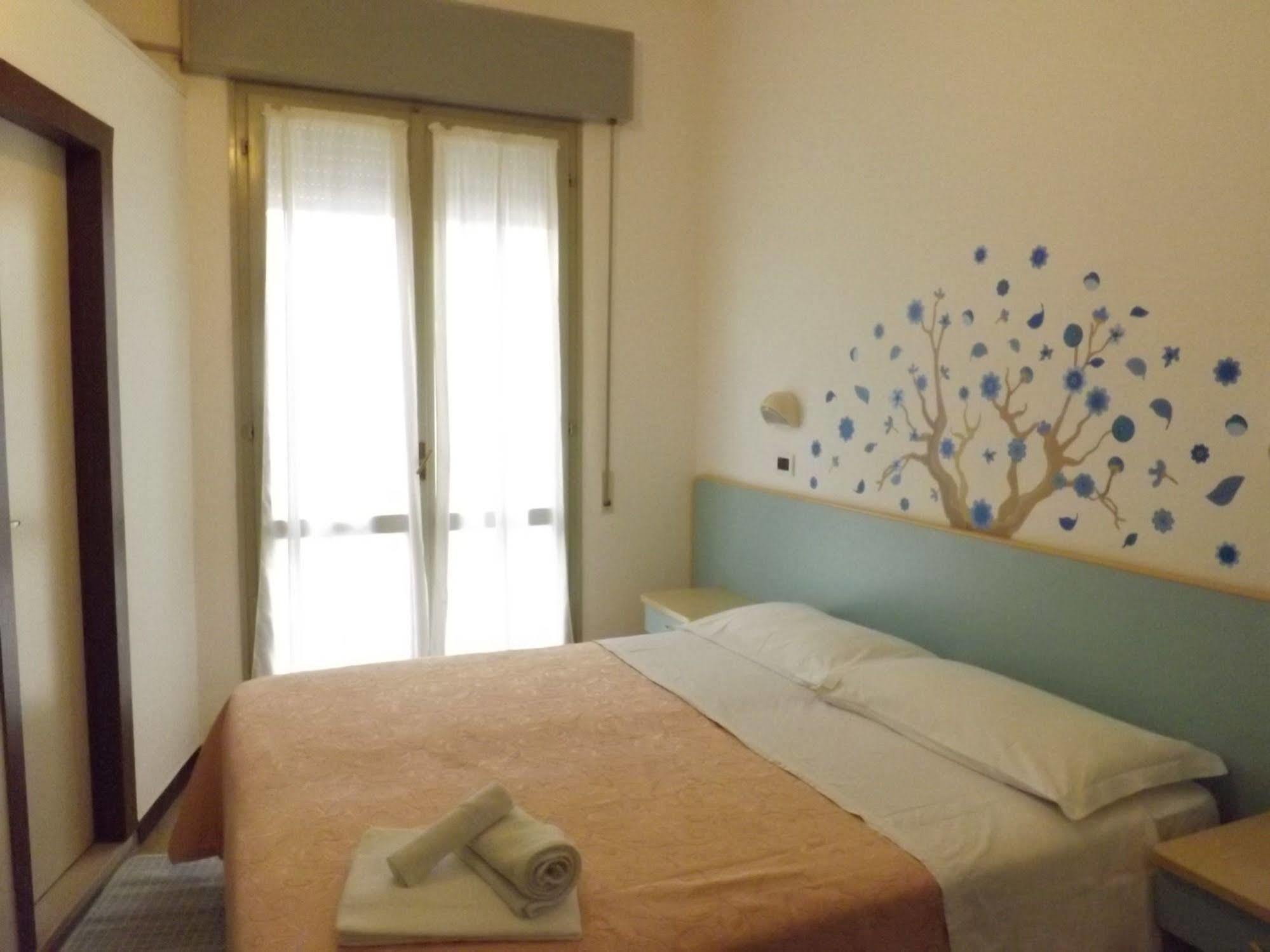 Hotel Edward Белариа-Игеа Марина Екстериор снимка