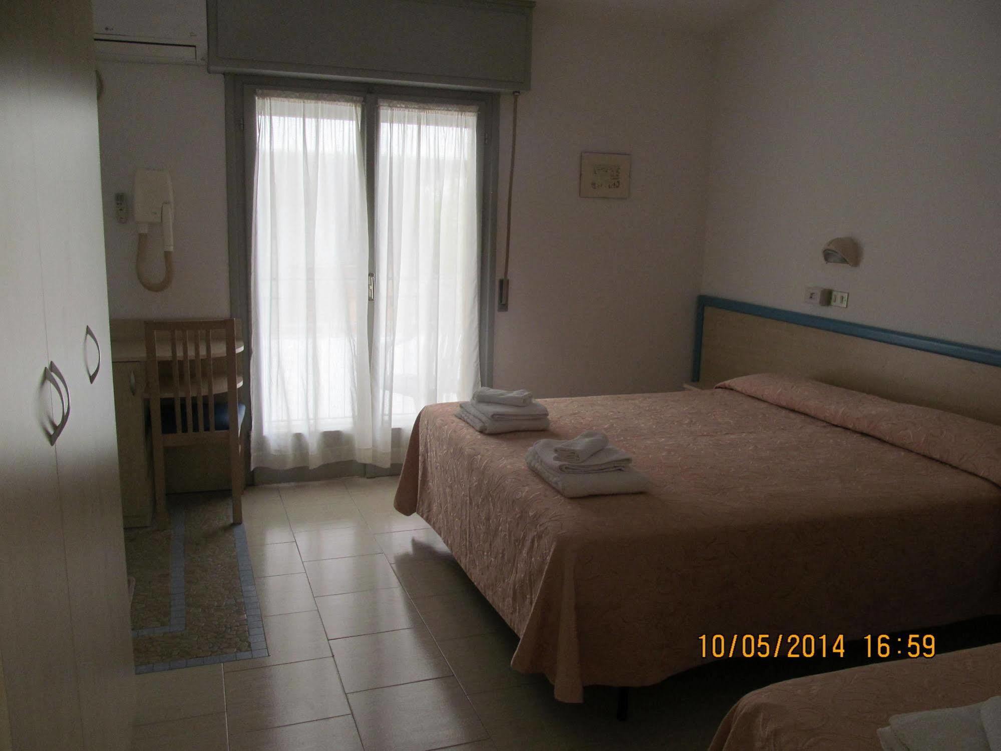 Hotel Edward Белариа-Игеа Марина Екстериор снимка
