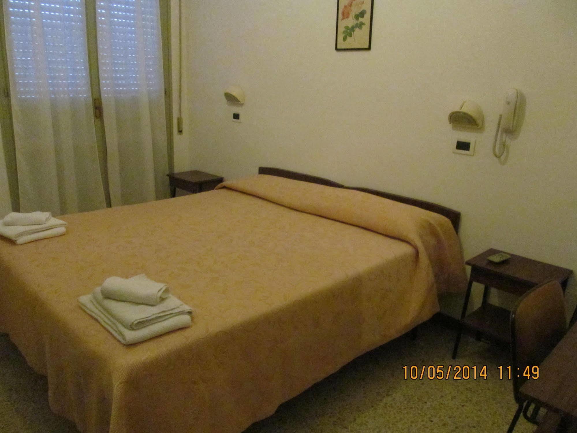 Hotel Edward Белариа-Игеа Марина Екстериор снимка