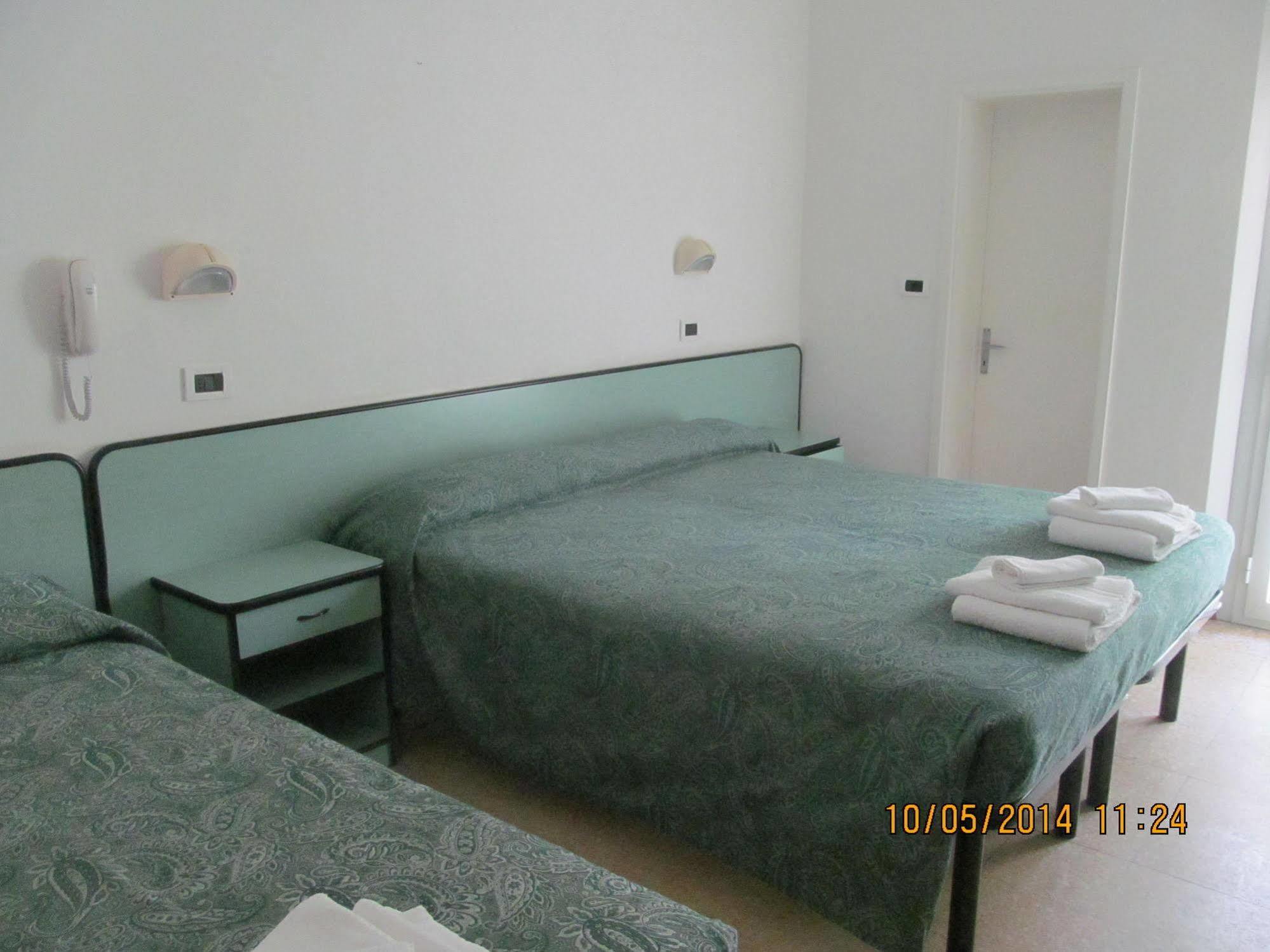 Hotel Edward Белариа-Игеа Марина Екстериор снимка