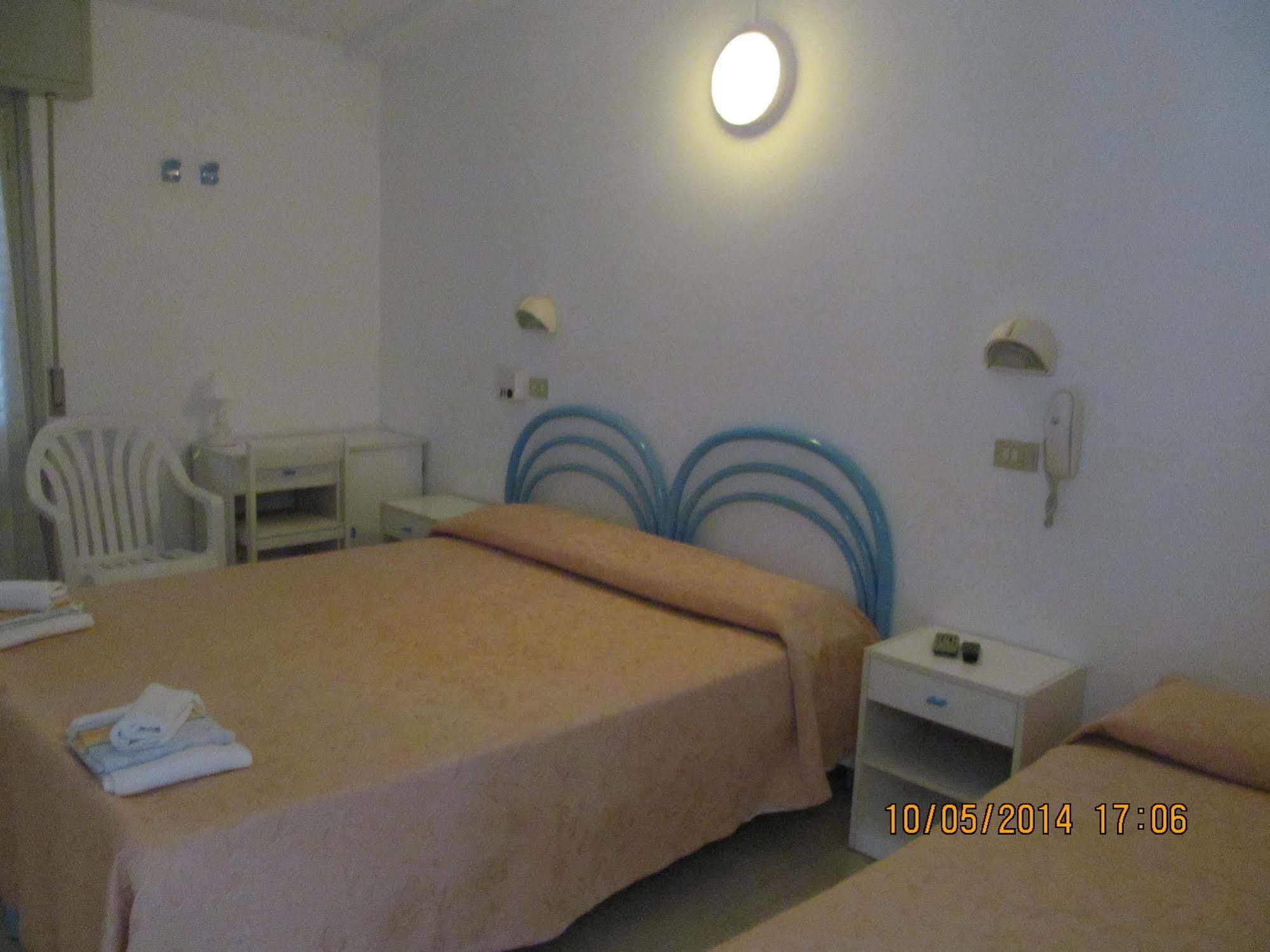 Hotel Edward Белариа-Игеа Марина Екстериор снимка